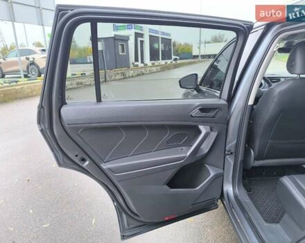 Сірий Фольксваген Тігуан, об'ємом двигуна 2 л та пробігом 63 тис. км за 23400 $, фото 18 на Automoto.ua