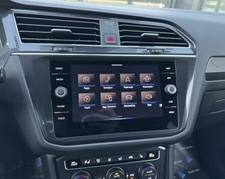 Серый Фольксваген Тигуан, объемом двигателя 2 л и пробегом 172 тыс. км за 33700 $, фото 4 на Automoto.ua