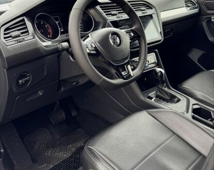 Сірий Фольксваген Тігуан, об'ємом двигуна 2 л та пробігом 97 тис. км за 19900 $, фото 10 на Automoto.ua