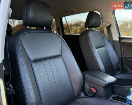 Серый Фольксваген Тигуан, объемом двигателя 2 л и пробегом 120 тыс. км за 23500 $, фото 34 на Automoto.ua