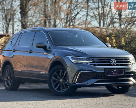 Серый Фольксваген Тигуан, объемом двигателя 2 л и пробегом 120 тыс. км за 23500 $, фото 1 на Automoto.ua