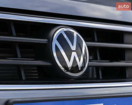 Сірий Фольксваген Тігуан, об'ємом двигуна 2 л та пробігом 2 тис. км за 24200 $, фото 3 на Automoto.ua