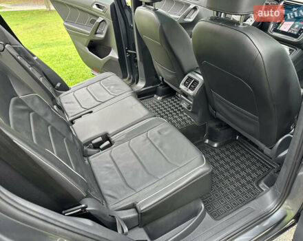 Сірий Фольксваген Тігуан, об'ємом двигуна 2 л та пробігом 21 тис. км за 29999 $, фото 57 на Automoto.ua