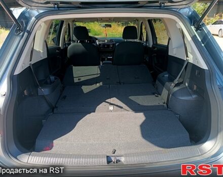 Сірий Фольксваген Тігуан, об'ємом двигуна 2 л та пробігом 93 тис. км за 23999 $, фото 6 на Automoto.ua