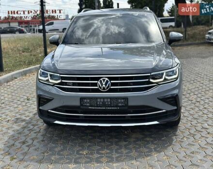 Сірий Фольксваген Тігуан, об'ємом двигуна 2 л та пробігом 51 тис. км за 33500 $, фото 2 на Automoto.ua