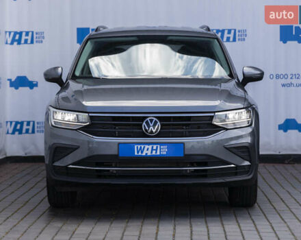 Сірий Фольксваген Тігуан, об'ємом двигуна 2 л та пробігом 2 тис. км за 24200 $, фото 2 на Automoto.ua