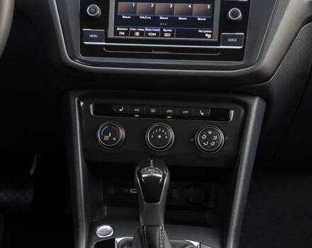 Сірий Фольксваген Тігуан, об'ємом двигуна 2 л та пробігом 2 тис. км за 24200 $, фото 34 на Automoto.ua