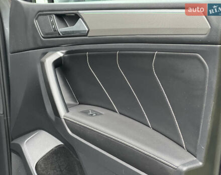 Серый Фольксваген Тигуан, объемом двигателя 1.98 л и пробегом 32 тыс. км за 29500 $, фото 78 на Automoto.ua