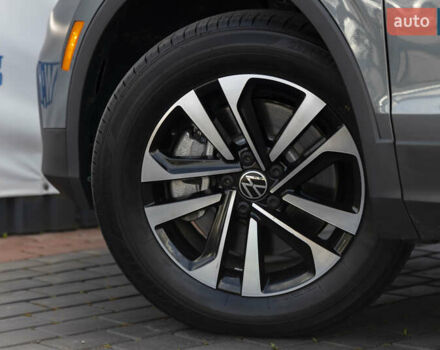 Сірий Фольксваген Тігуан, об'ємом двигуна 2 л та пробігом 2 тис. км за 24200 $, фото 15 на Automoto.ua