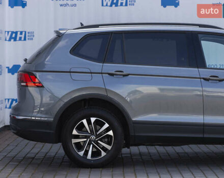 Сірий Фольксваген Тігуан, об'ємом двигуна 2 л та пробігом 2 тис. км за 24200 $, фото 4 на Automoto.ua