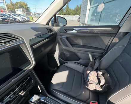 Сірий Фольксваген Тігуан, об'ємом двигуна 1.97 л та пробігом 15 тис. км за 39500 $, фото 25 на Automoto.ua