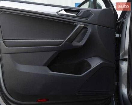 Сірий Фольксваген Тігуан, об'ємом двигуна 2 л та пробігом 2 тис. км за 24200 $, фото 20 на Automoto.ua