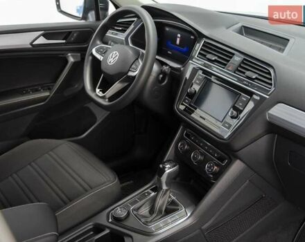 Сірий Фольксваген Тігуан, об'ємом двигуна 2 л та пробігом 2 тис. км за 24200 $, фото 40 на Automoto.ua