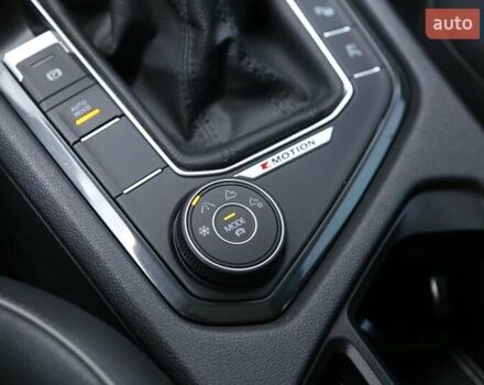 Сірий Фольксваген Тігуан, об'ємом двигуна 1.97 л та пробігом 14 тис. км за 41000 $, фото 27 на Automoto.ua