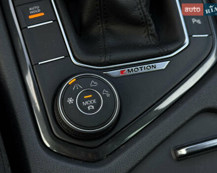 Серый Фольксваген Тигуан, объемом двигателя 1.97 л и пробегом 199 тыс. км за 31999 $, фото 55 на Automoto.ua