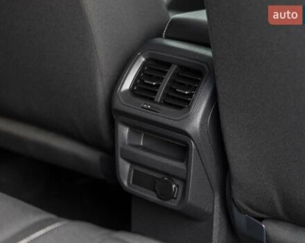 Сірий Фольксваген Тігуан, об'ємом двигуна 2 л та пробігом 2 тис. км за 24200 $, фото 44 на Automoto.ua