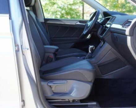 Сірий Фольксваген Тігуан, об'ємом двигуна 2 л та пробігом 26 тис. км за 18000 $, фото 8 на Automoto.ua