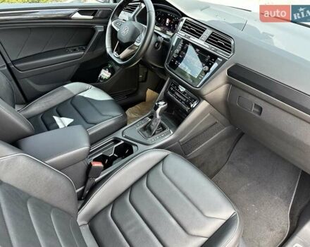 Сірий Фольксваген Тігуан, об'ємом двигуна 2 л та пробігом 51 тис. км за 33500 $, фото 7 на Automoto.ua