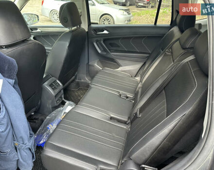 Серый Фольксваген Тигуан, объемом двигателя 1.98 л и пробегом 38 тыс. км за 25000 $, фото 5 на Automoto.ua