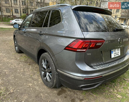 Серый Фольксваген Тигуан, объемом двигателя 1.98 л и пробегом 38 тыс. км за 25000 $, фото 3 на Automoto.ua