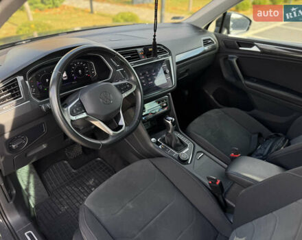 Серый Фольксваген Тигуан, объемом двигателя 1.97 л и пробегом 199 тыс. км за 31999 $, фото 28 на Automoto.ua