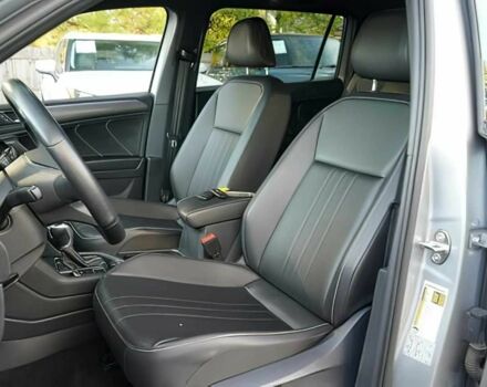 Серый Фольксваген Тигуан, объемом двигателя 2 л и пробегом 13 тыс. км за 8900 $, фото 6 на Automoto.ua