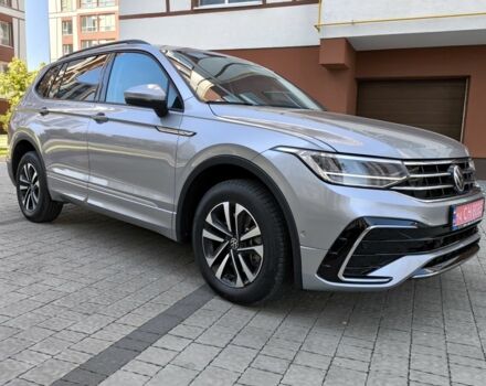 Серый Фольксваген Тигуан, объемом двигателя 2 л и пробегом 239 тыс. км за 20500 $, фото 1 на Automoto.ua