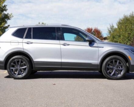 Сірий Фольксваген Тігуан, об'ємом двигуна 2 л та пробігом 26 тис. км за 18000 $, фото 2 на Automoto.ua