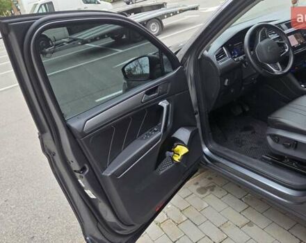 Серый Фольксваген Тигуан, объемом двигателя 1.98 л и пробегом 106 тыс. км за 23000 $, фото 11 на Automoto.ua