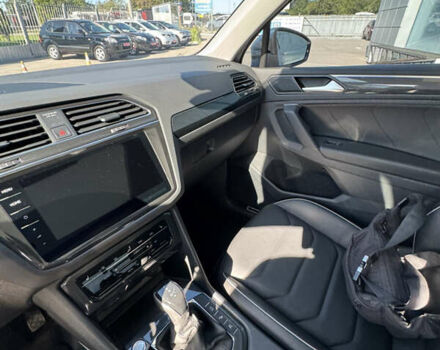 Сірий Фольксваген Тігуан, об'ємом двигуна 1.97 л та пробігом 15 тис. км за 39500 $, фото 24 на Automoto.ua