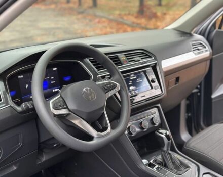 Серый Фольксваген Тигуан, объемом двигателя 2 л и пробегом 95 тыс. км за 22999 $, фото 7 на Automoto.ua