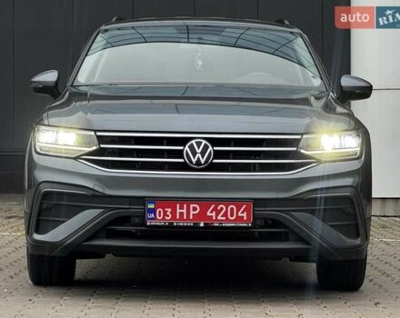 Серый Фольксваген Тигуан, объемом двигателя 2 л и пробегом 50 тыс. км за 22900 $, фото 2 на Automoto.ua
