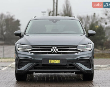 Серый Фольксваген Тигуан, объемом двигателя 1.98 л и пробегом 69 тыс. км за 23450 $, фото 2 на Automoto.ua