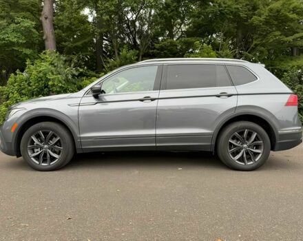 Сірий Фольксваген Тігуан, об'ємом двигуна 2 л та пробігом 27 тис. км за 11900 $, фото 2 на Automoto.ua