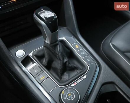 Сірий Фольксваген Тігуан, об'ємом двигуна 1.97 л та пробігом 14 тис. км за 41000 $, фото 24 на Automoto.ua