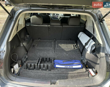 Серый Фольксваген Тигуан, объемом двигателя 1.98 л и пробегом 38 тыс. км за 25000 $, фото 9 на Automoto.ua