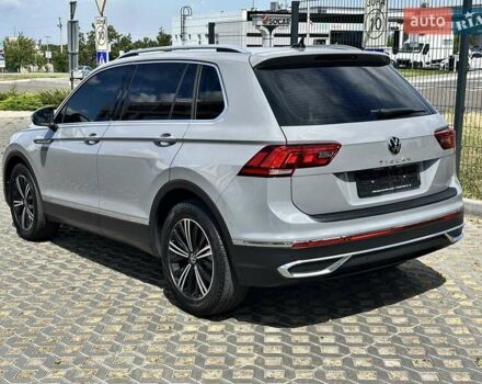 Сірий Фольксваген Тігуан, об'ємом двигуна 2 л та пробігом 51 тис. км за 33500 $, фото 3 на Automoto.ua