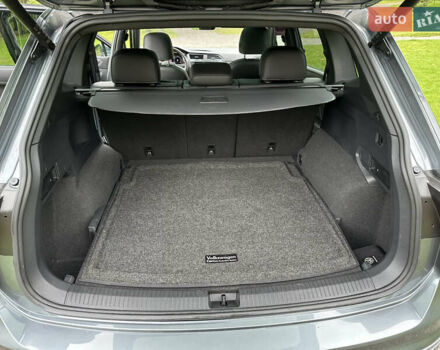 Сірий Фольксваген Тігуан, об'ємом двигуна 2 л та пробігом 21 тис. км за 29999 $, фото 55 на Automoto.ua