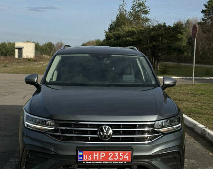 Серый Фольксваген Тигуан, объемом двигателя 1.97 л и пробегом 199 тыс. км за 32500 $, фото 2 на Automoto.ua