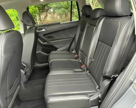 Сірий Фольксваген Тігуан, об'ємом двигуна 2 л та пробігом 27 тис. км за 11900 $, фото 10 на Automoto.ua