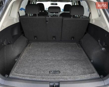 Сірий Фольксваген Тігуан, об'ємом двигуна 2 л та пробігом 2 тис. км за 24200 $, фото 46 на Automoto.ua