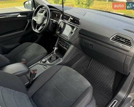 Серый Фольксваген Тигуан, объемом двигателя 1.97 л и пробегом 199 тыс. км за 32000 $, фото 37 на Automoto.ua