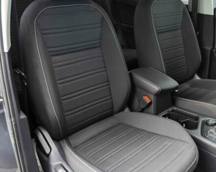 Сірий Фольксваген Тігуан, об'ємом двигуна 2 л та пробігом 2 тис. км за 24200 $, фото 41 на Automoto.ua