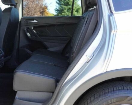 Сірий Фольксваген Тігуан, об'ємом двигуна 2 л та пробігом 26 тис. км за 18000 $, фото 10 на Automoto.ua