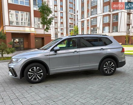 Серый Фольксваген Тигуан, объемом двигателя 1.98 л и пробегом 239 тыс. км за 20700 $, фото 2 на Automoto.ua