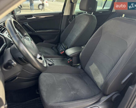 Серый Фольксваген Тигуан, объемом двигателя 1.97 л и пробегом 199 тыс. км за 31999 $, фото 29 на Automoto.ua