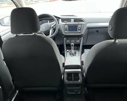 Сірий Фольксваген Тігуан, об'ємом двигуна 2 л та пробігом 14 тис. км за 22999 $, фото 17 на Automoto.ua