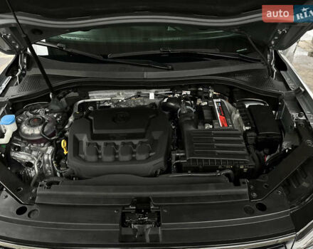 Серый Фольксваген Тигуан, объемом двигателя 2 л и пробегом 14 тыс. км за 23900 $, фото 24 на Automoto.ua