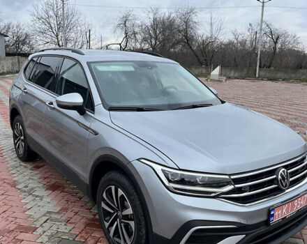 Сірий Фольксваген Тігуан, об'ємом двигуна 2 л та пробігом 14 тис. км за 22999 $, фото 2 на Automoto.ua