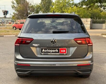 Серый Фольксваген Тигуан, объемом двигателя 2 л и пробегом 12 тыс. км за 24940 $, фото 3 на Automoto.ua